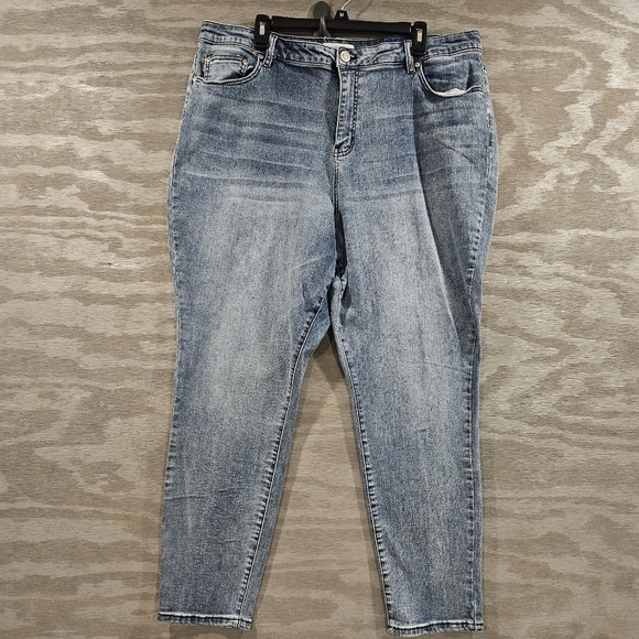 Eloquii Size 24V Viola Fit Big Hip Med Wash High Rise Tapered Leg Stretch Jeans - Picture 1 of 12
